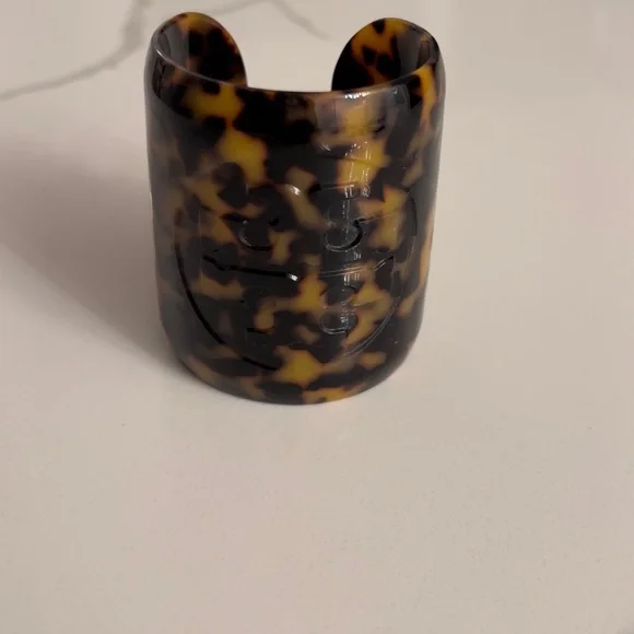 Tory Burch Tortoiseshell Resin Logo Cuff Bracelet Tory Burch Logo Tortoise Shell Resin Cuff Bracelet SMALL  main image 4